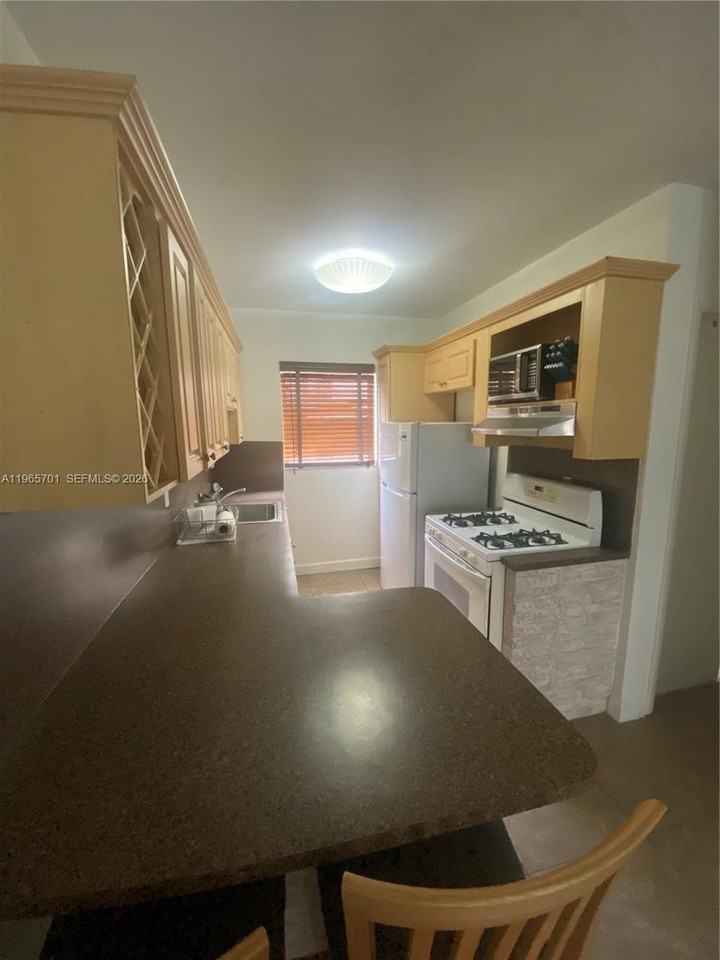 640 Pennsylvania Ave #17 - Photo 2 of 8