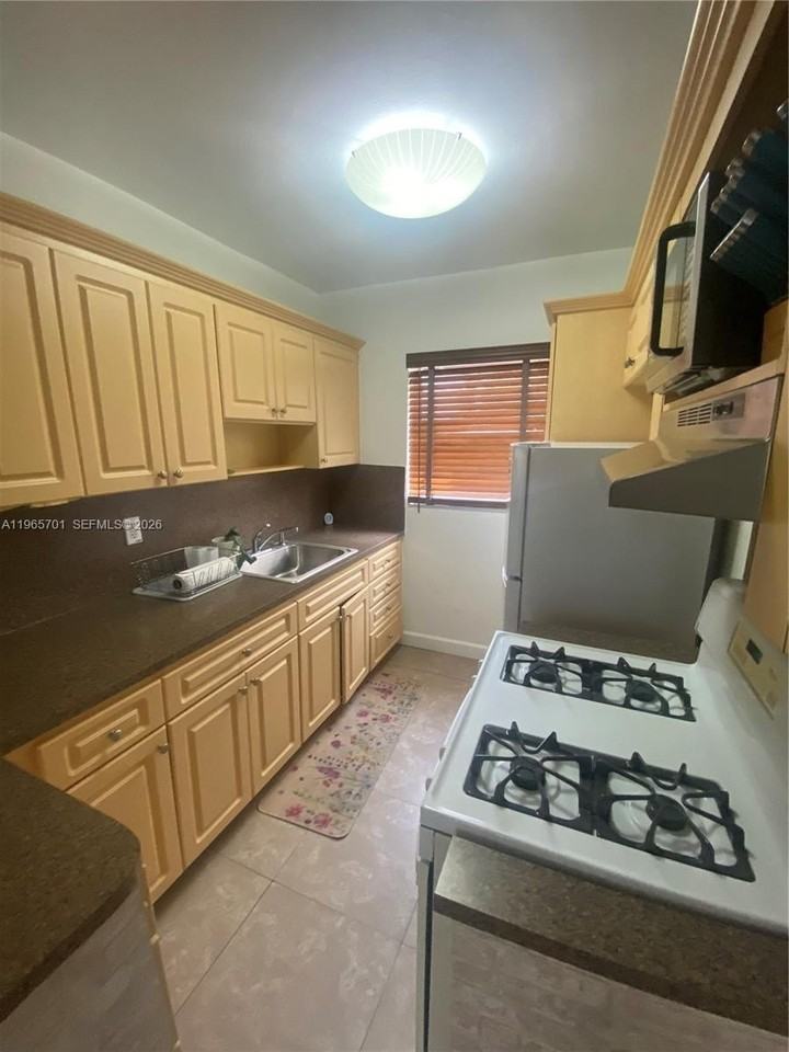 640 Pennsylvania Ave #17 - Photo 5 of 8