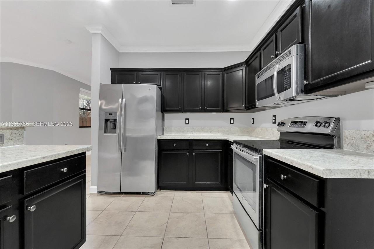 3401 Se 5th St #3401 - Photo 3 of 36