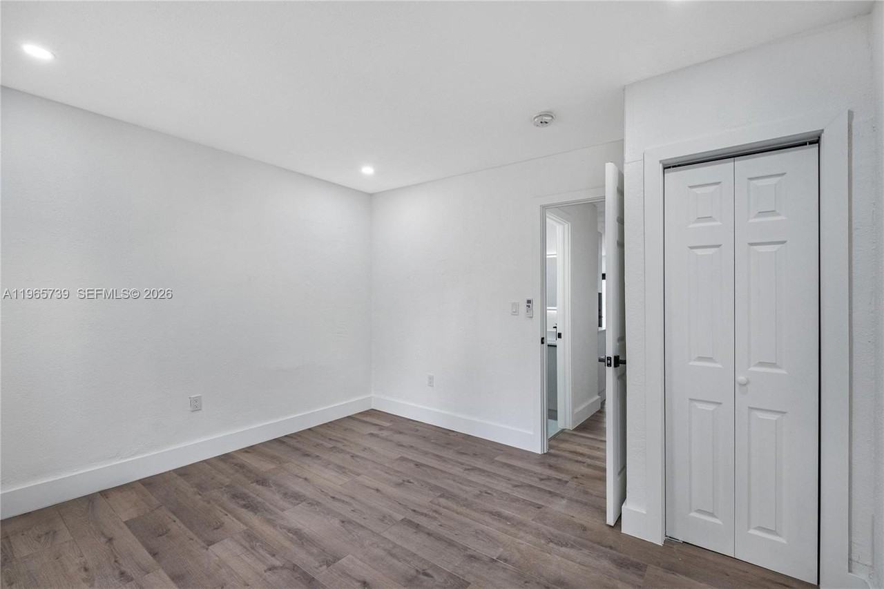 6905 Nw 4th Ct #B - Photo 7 of 9