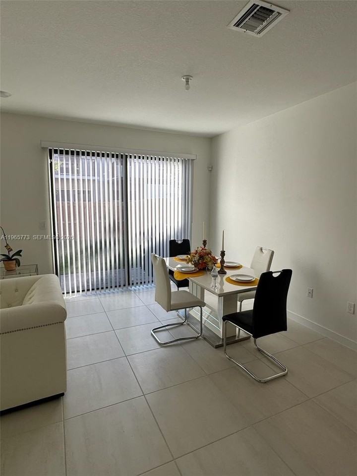 141 Ne 13th Ter #141 - Photo 4 of 16