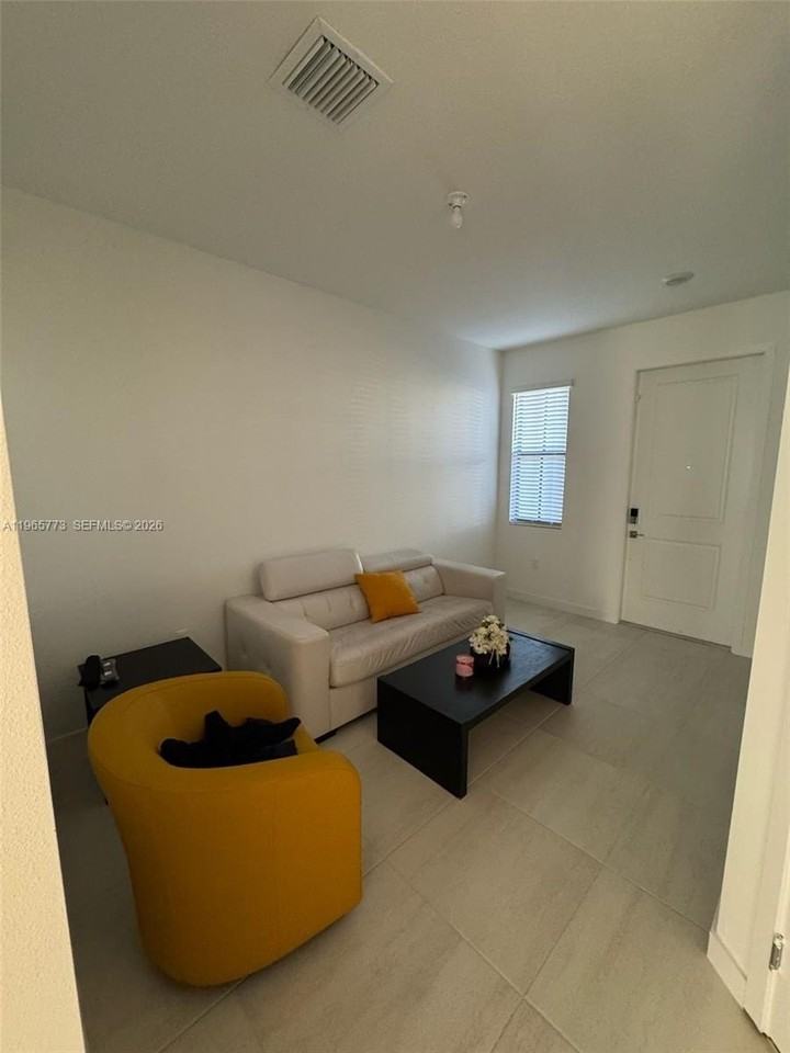 141 Ne 13th Ter #141 - Photo 5 of 16