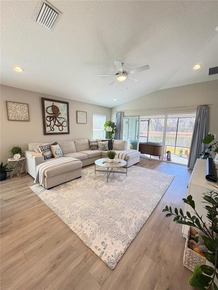 12558 Oak Hill Way - Photo 3 of 28