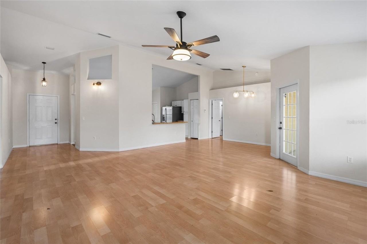 1204 Nw 89th Ter - Photo 7 of 26