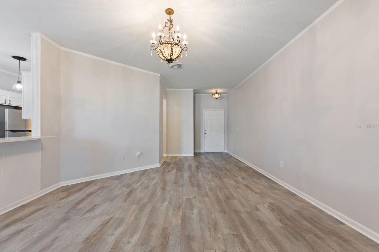 1220 Priory Cir - Photo 6 of 42