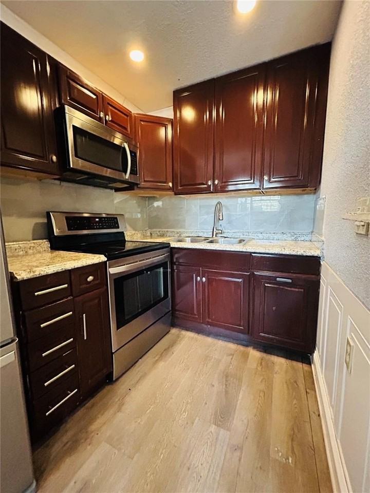 4666 Ken Knight Dr N - Photo 3 of 14