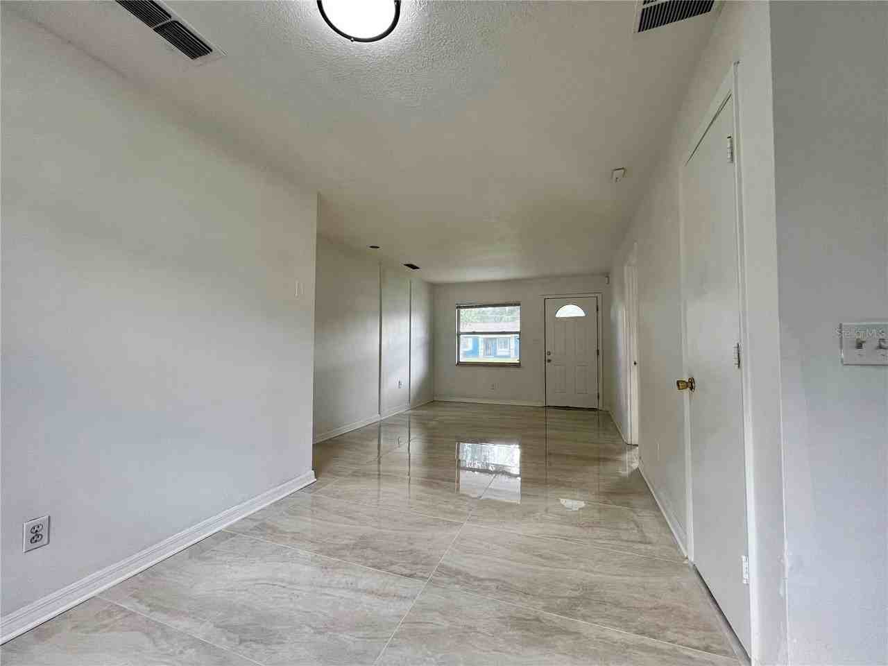 2848 Empire Pl - Photo 2 of 16