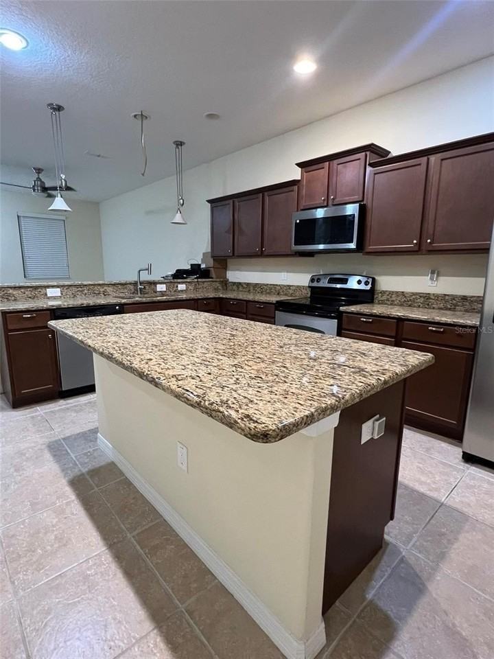 9110 Savannah Grove Ln - Photo 2 of 18