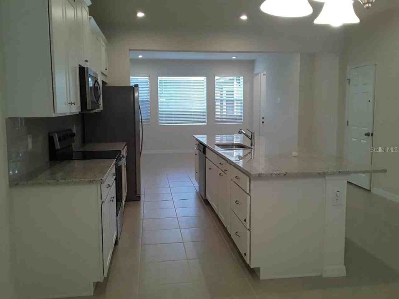 16348 Prairie School Dr - Photo 4 of 12