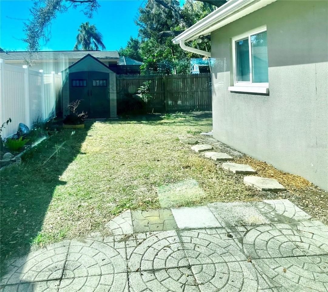 2054 Broadway - Photo 5 of 11