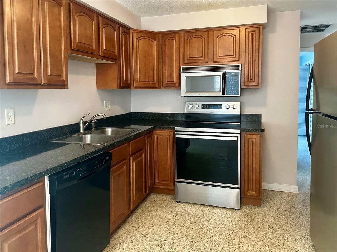 2054 Broadway - Photo 7 of 11