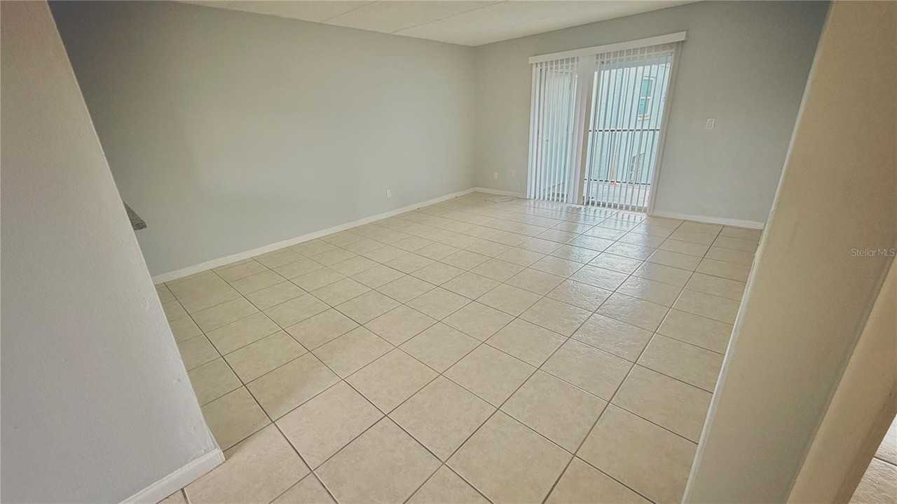 2840 Somerset Park Dr #201 - Photo 4 of 22