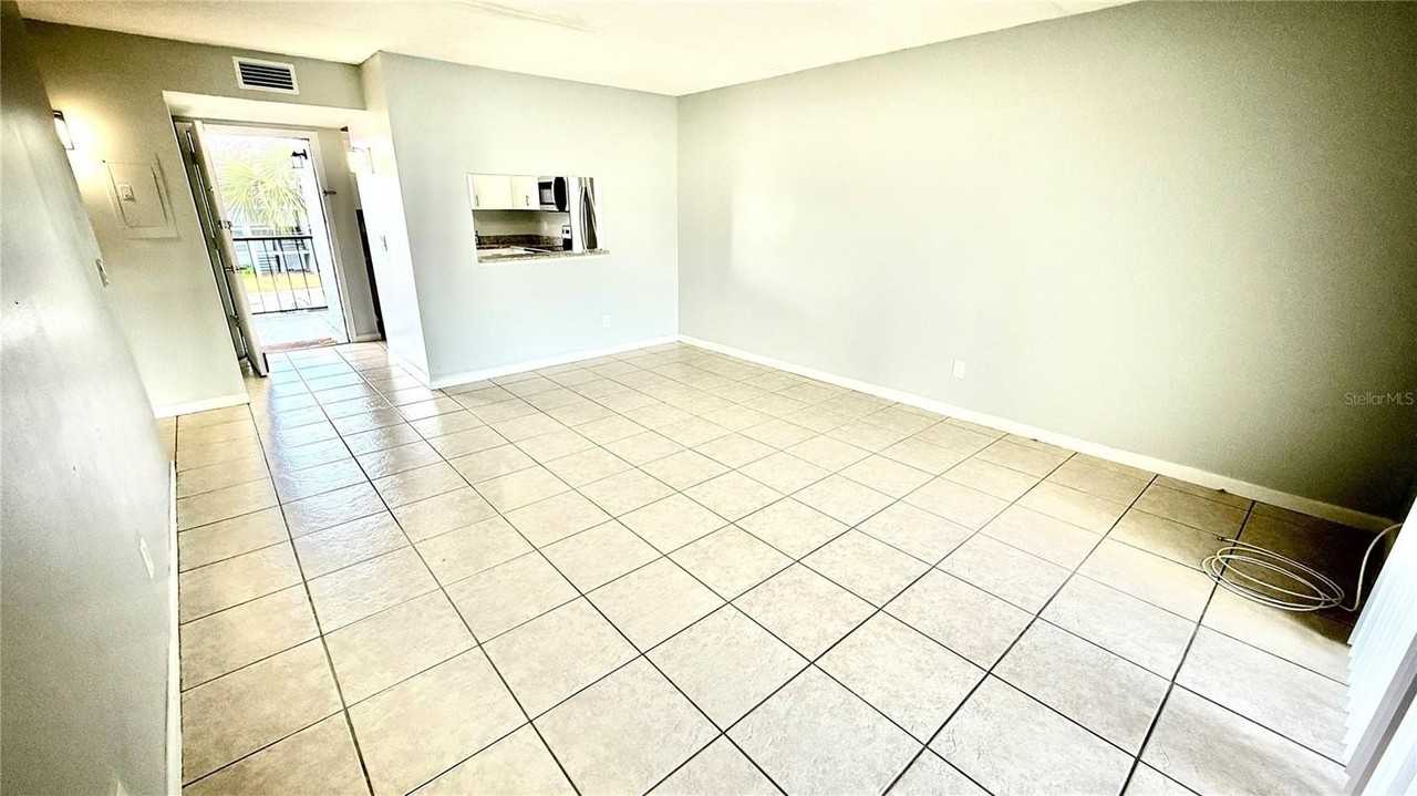 2840 Somerset Park Dr #201 - Photo 5 of 22