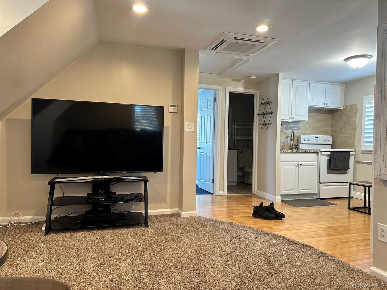 12 Bunnell Pl - Photo 3 of 8