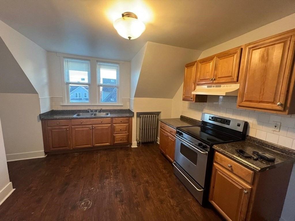 974 Plymouth Ave Apt 3 #3 - Photo 2 of 9