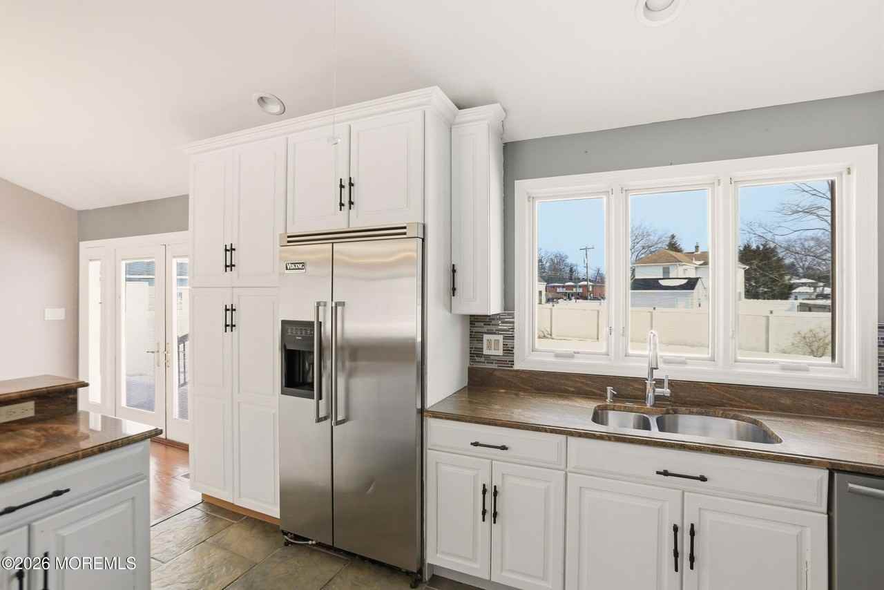 1057 Savannah St - Photo 5 of 15