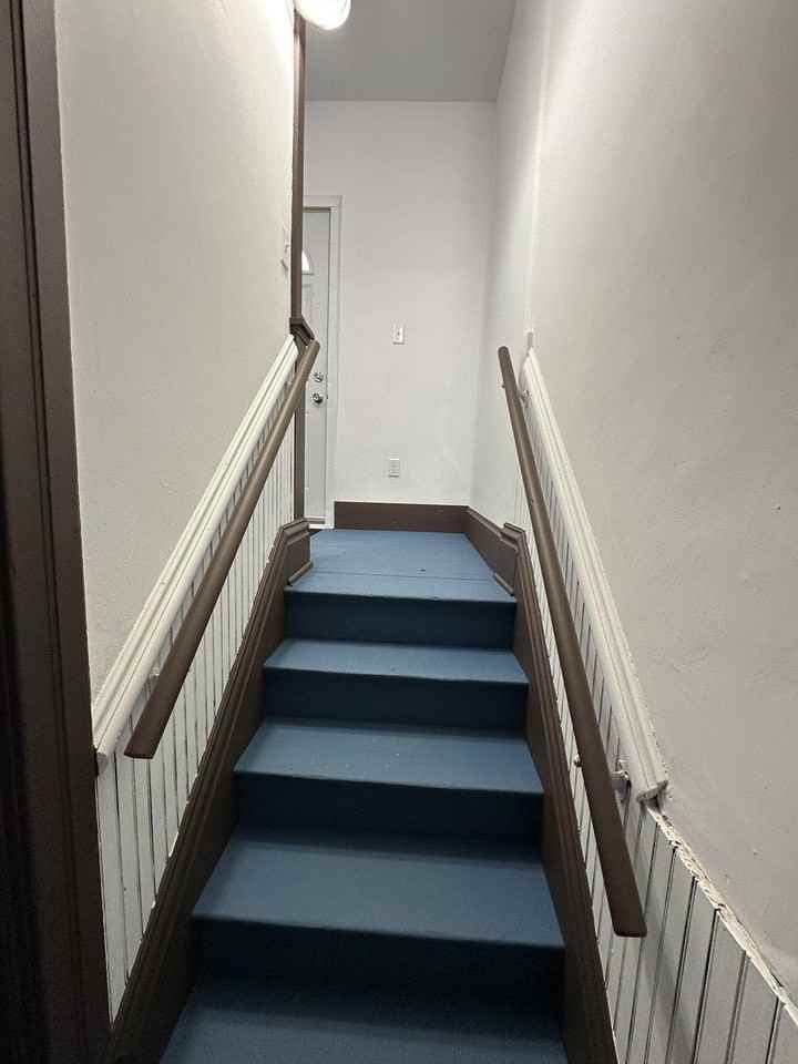 408 S Gardiner Ave Unit 2 #2 - Photo 5 of 24