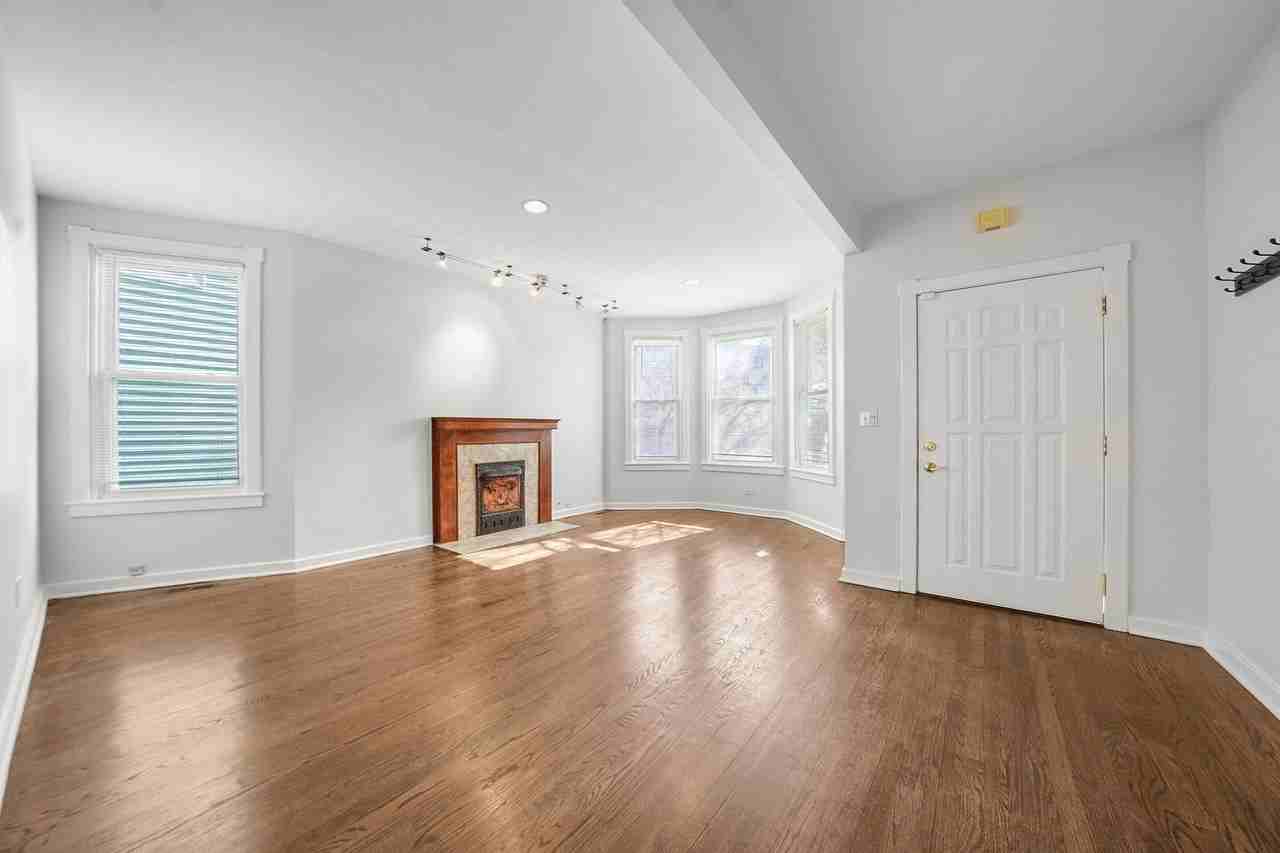 7250 N Rogers Ave Apt 1 #1 - Photo 2 of 22