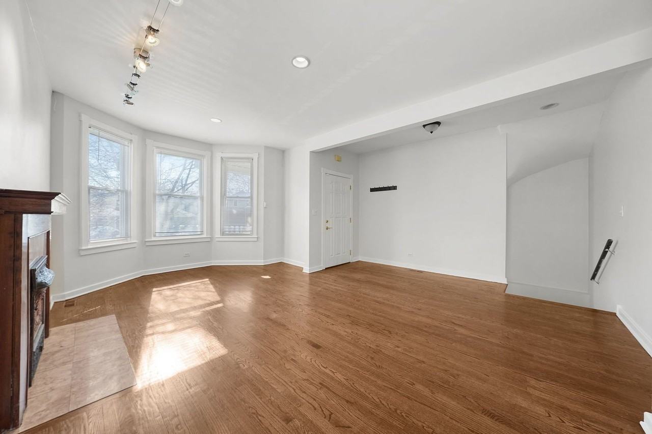 7250 N Rogers Ave Apt 1 #1 - Photo 3 of 22