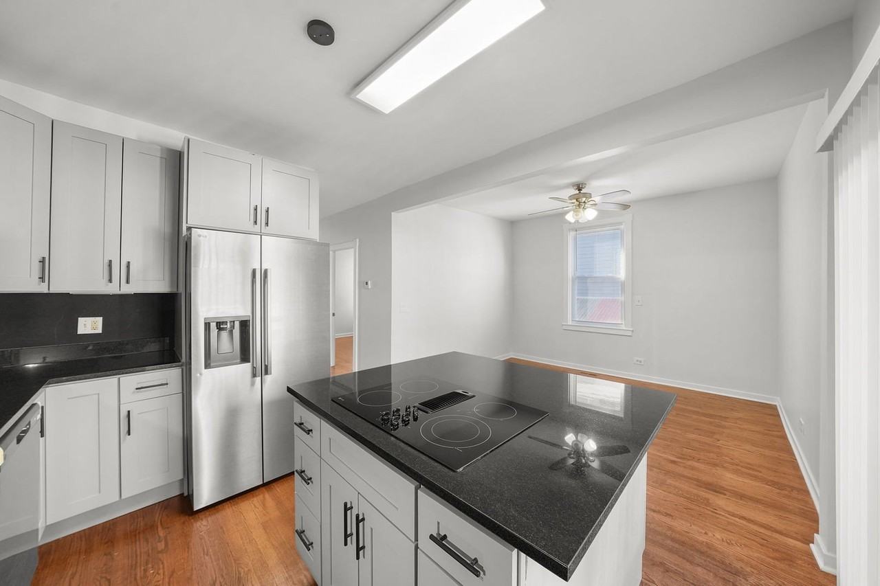 7250 N Rogers Ave Apt 1 #1 - Photo 6 of 22