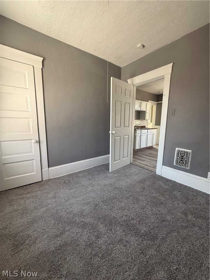 10527 Earle Ave Apt 2 #2 - Photo 2 of 14