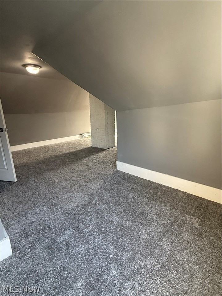 10527 Earle Ave Apt 2 #2 - Photo 4 of 14