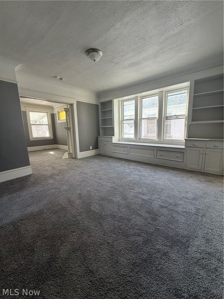 10527 Earle Ave Apt 2 #2 - Photo 6 of 14