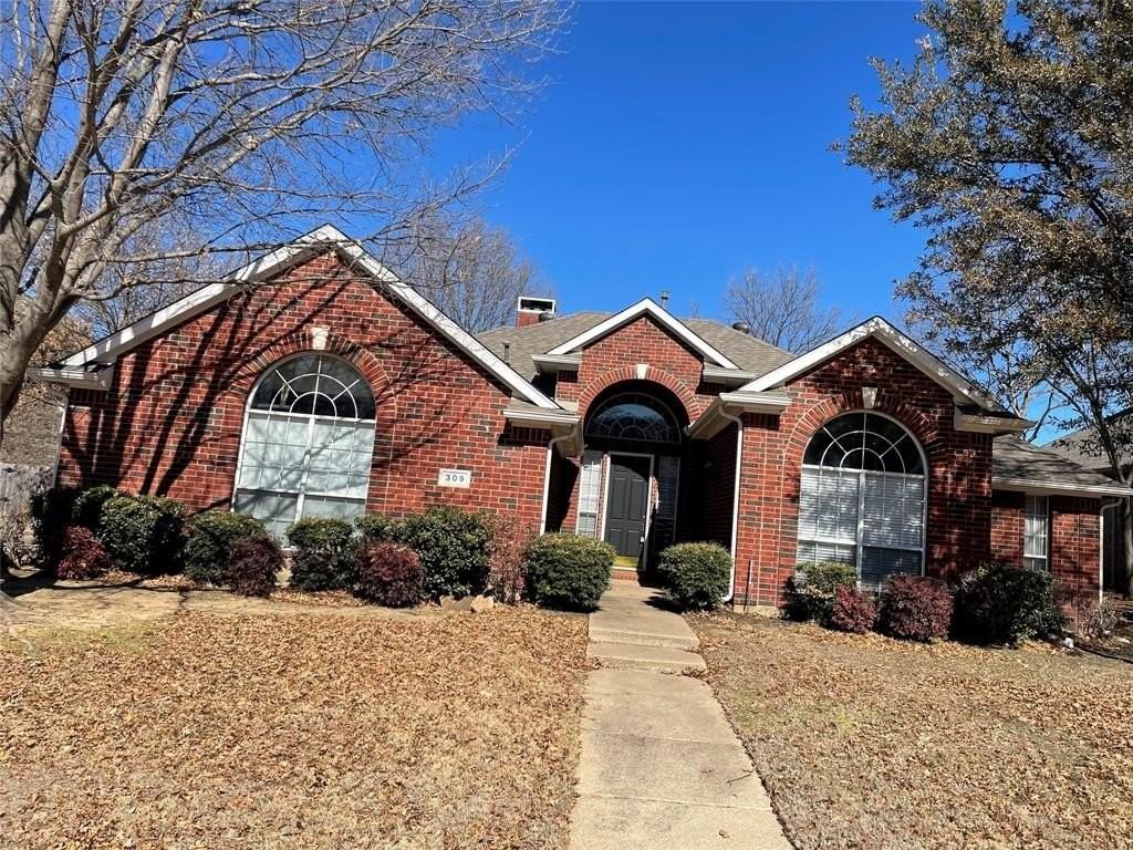 309 Oregon Trl - Photo 2 of 37