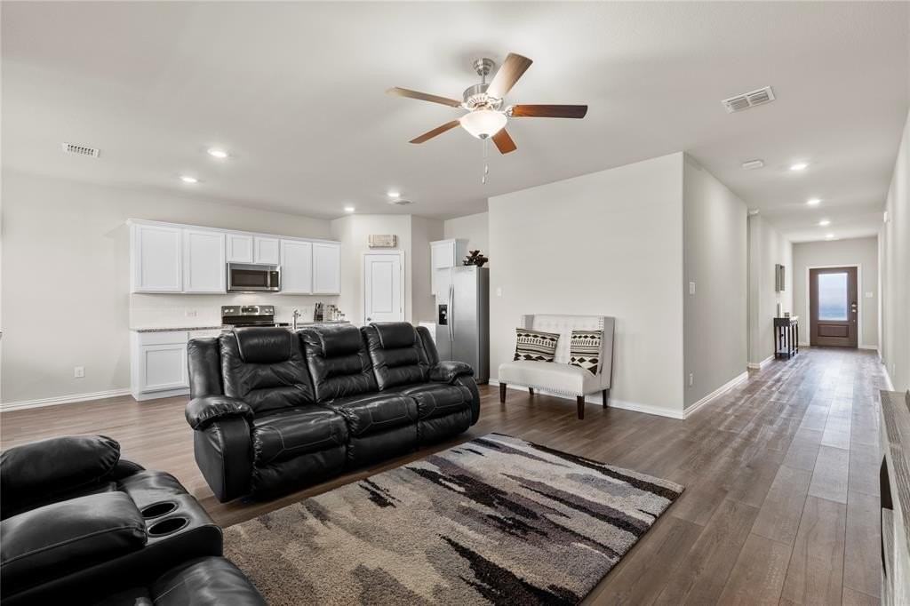 4949 Parrington Dr - Photo 6 of 35