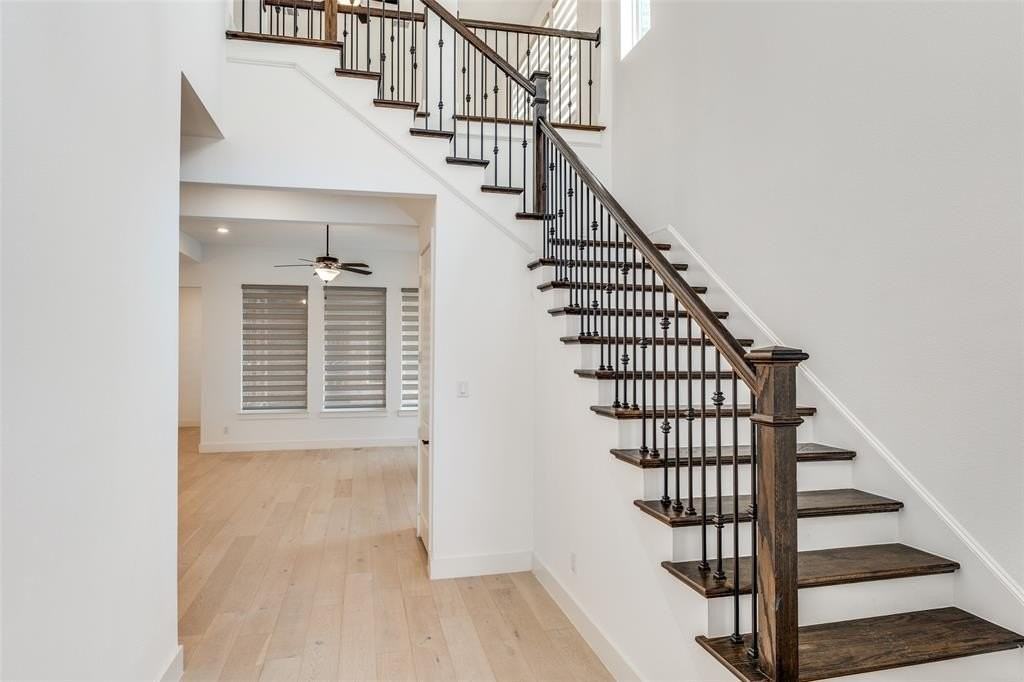 1071 Marian Dr - Photo 2 of 20