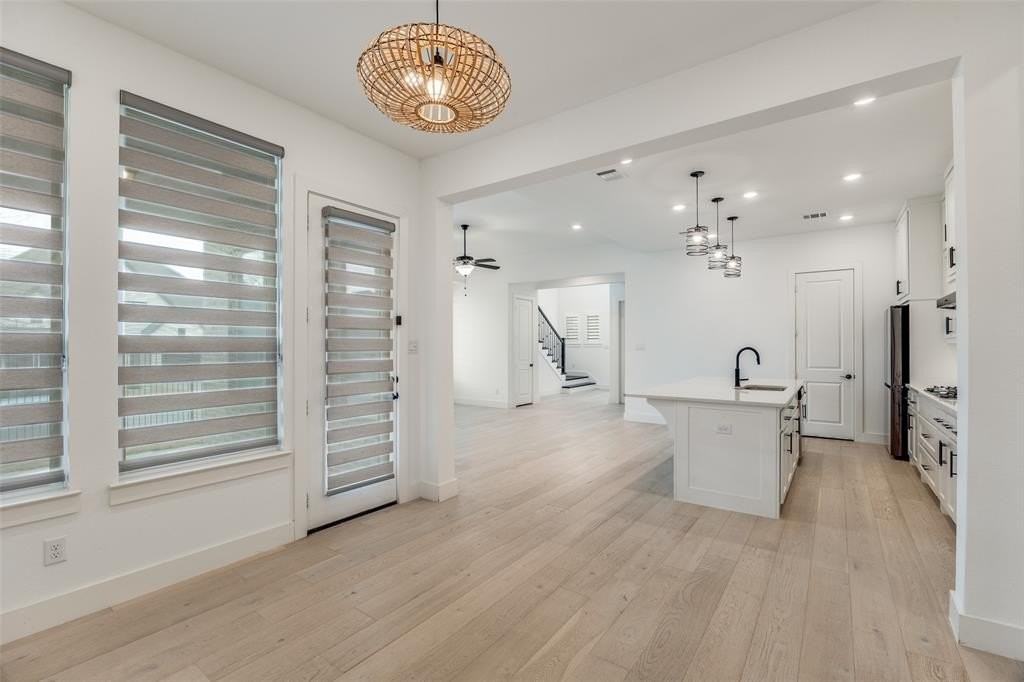 1071 Marian Dr - Photo 6 of 20