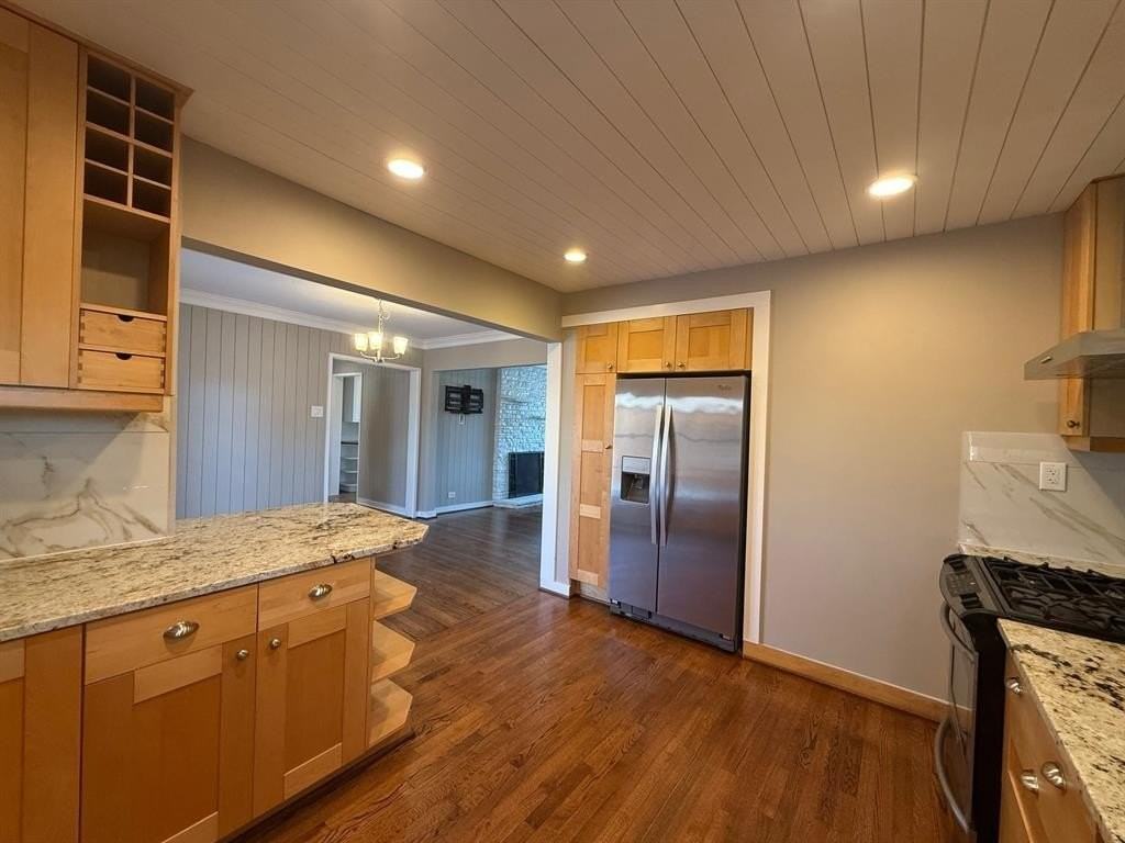 9941 Mixon Dr - Photo 3 of 15