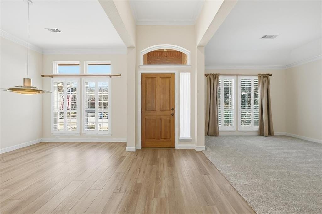 2729 Pinehurst Dr - Photo 3 of 31