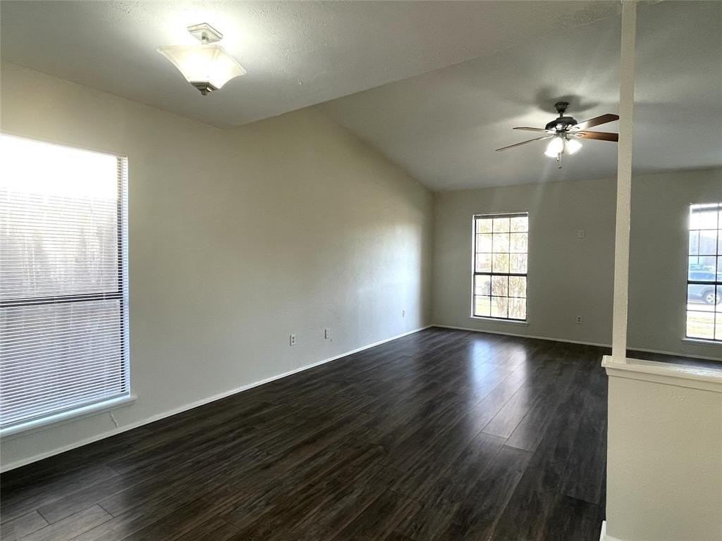 5608 Terry St - Photo 5 of 19