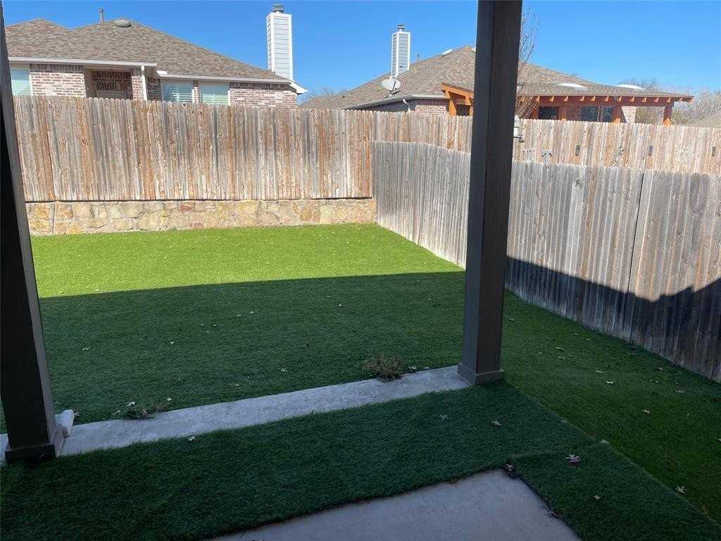 1809 Phillip Ln - Photo 4 of 18