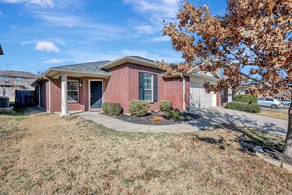 13913 Gallant Fox Ct - Photo 2 of 25