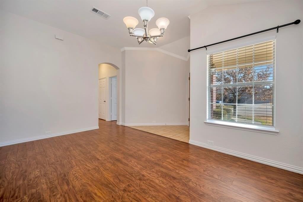 13913 Gallant Fox Ct - Photo 4 of 25