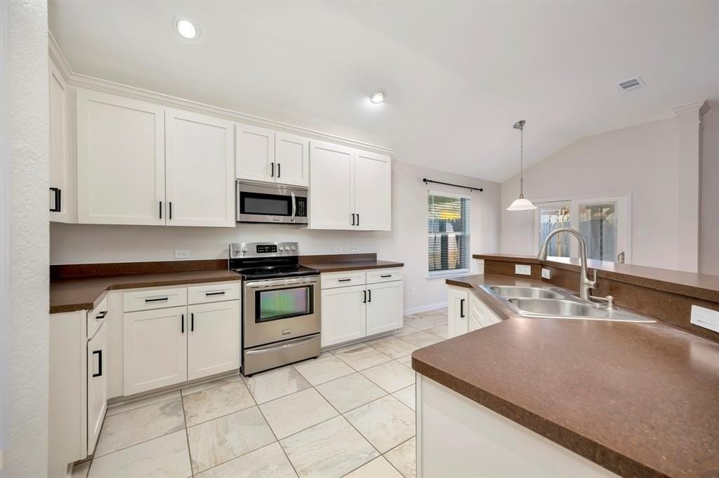 13913 Gallant Fox Ct - Photo 6 of 25