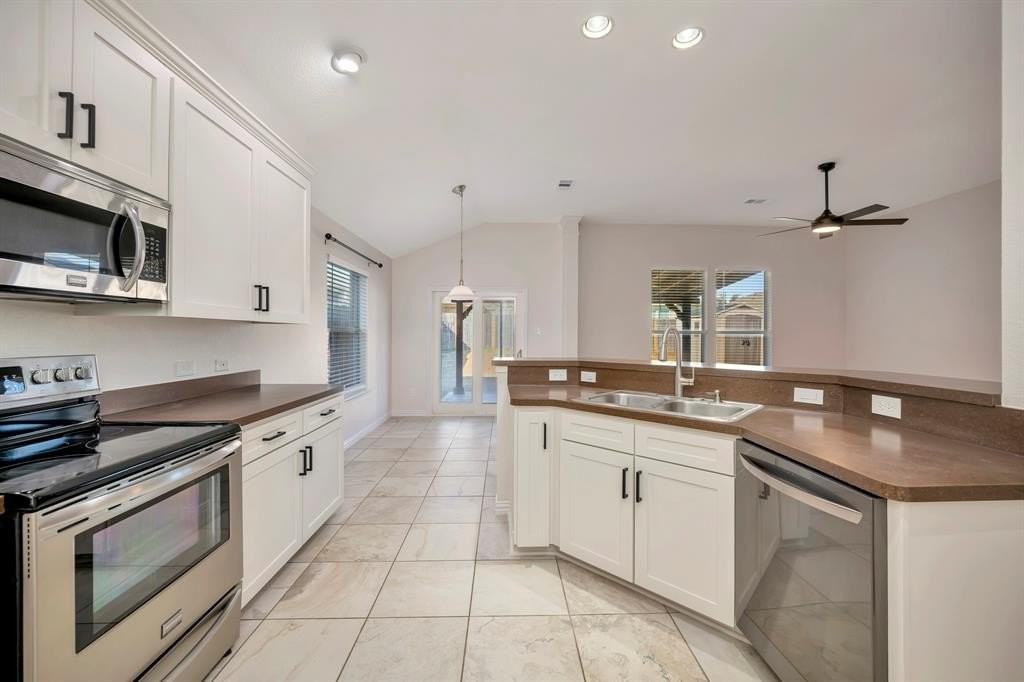 13913 Gallant Fox Ct - Photo 7 of 25