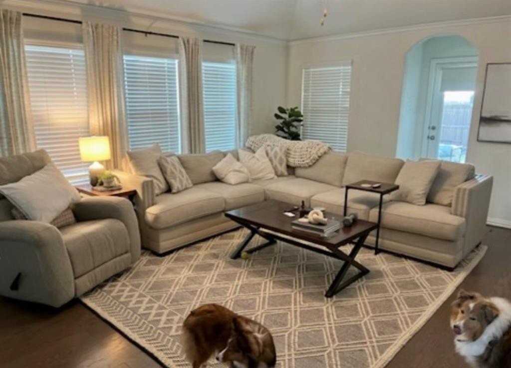 1301 Jennings Ct - Photo 2 of 8