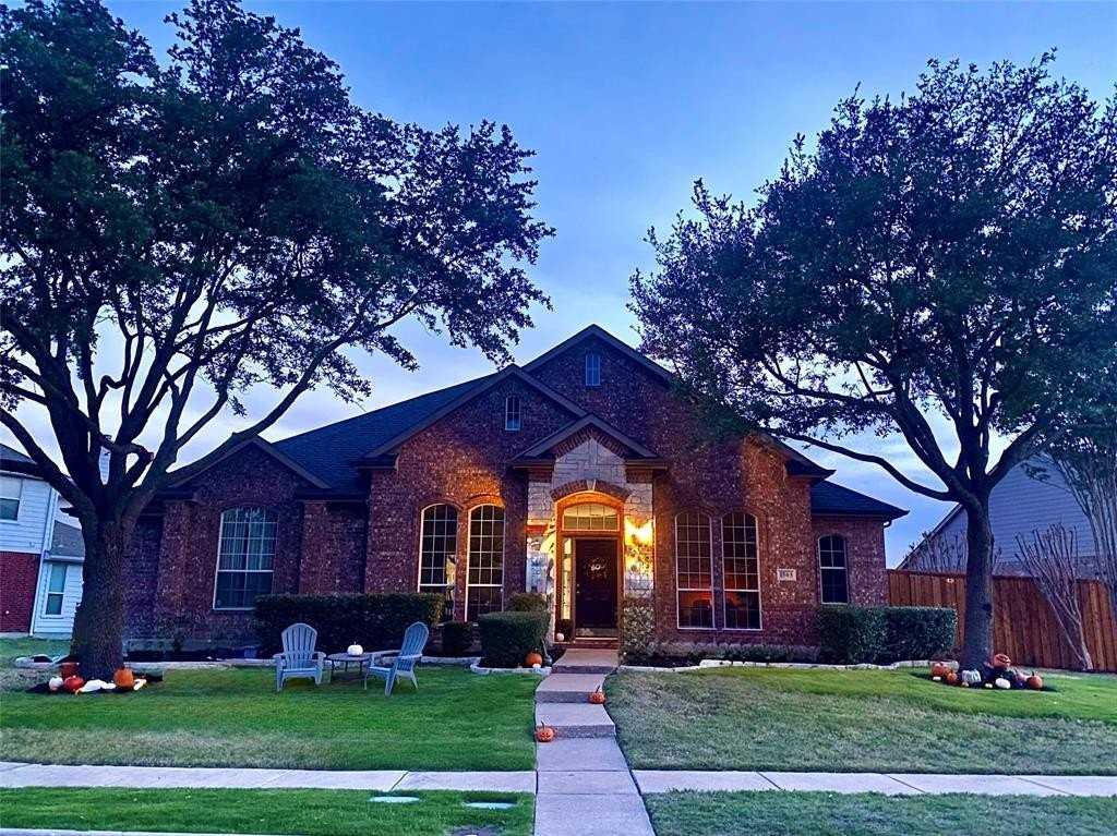 1503 Lynn Dr - Photo 2 of 37