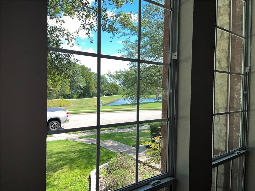 1503 Lynn Dr - Photo 6 of 37