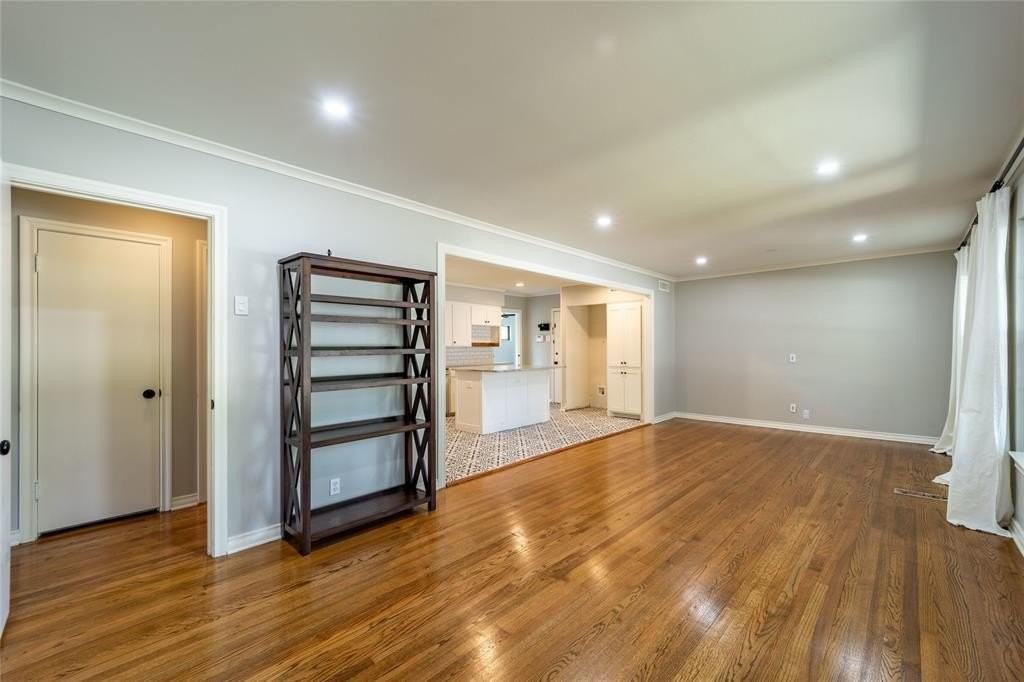 9823 Mercer Dr - Photo 3 of 40