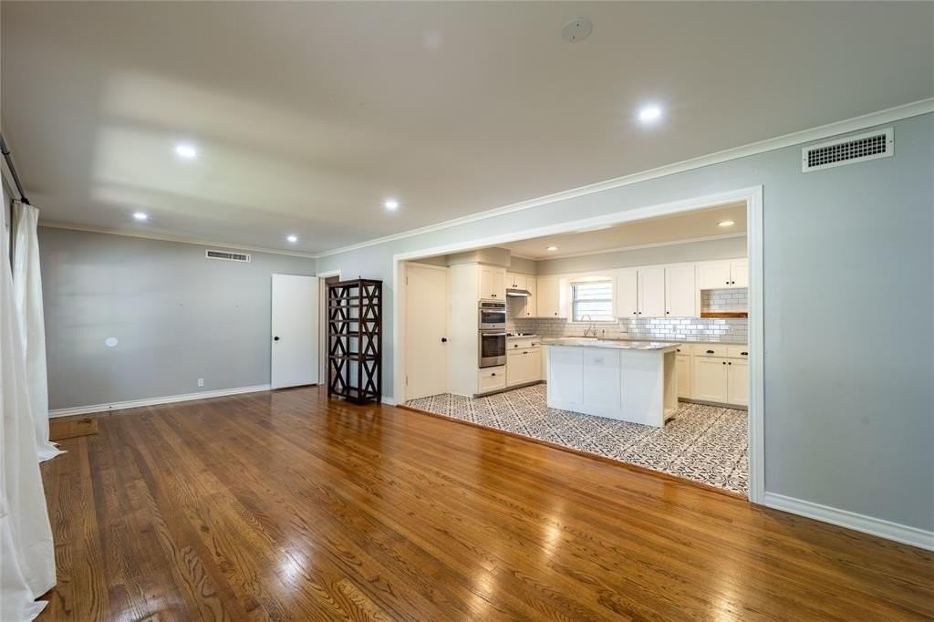 9823 Mercer Dr - Photo 4 of 40