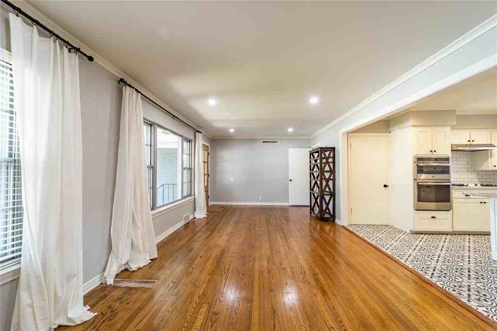 9823 Mercer Dr - Photo 5 of 40