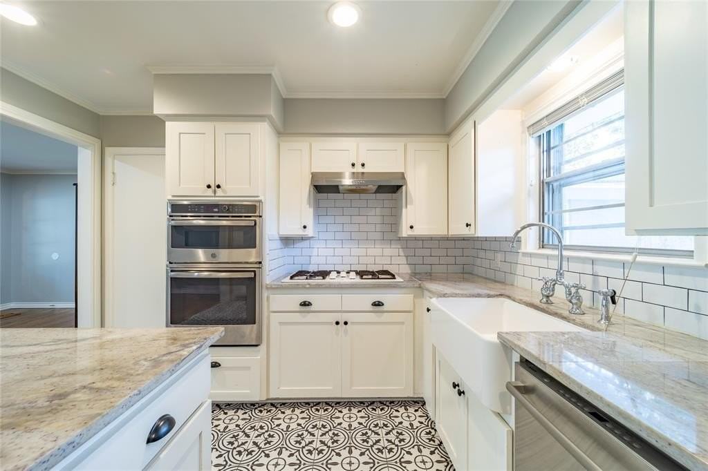 9823 Mercer Dr - Photo 7 of 40