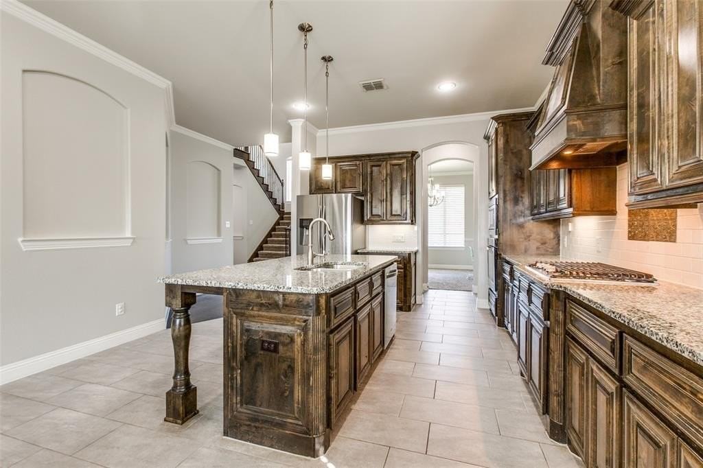 1001 Taylor Dr - Photo 6 of 19