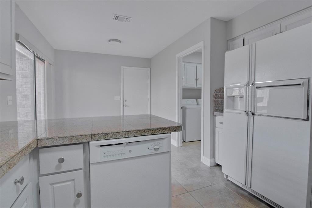 14822 Sopras Cir - Photo 4 of 33