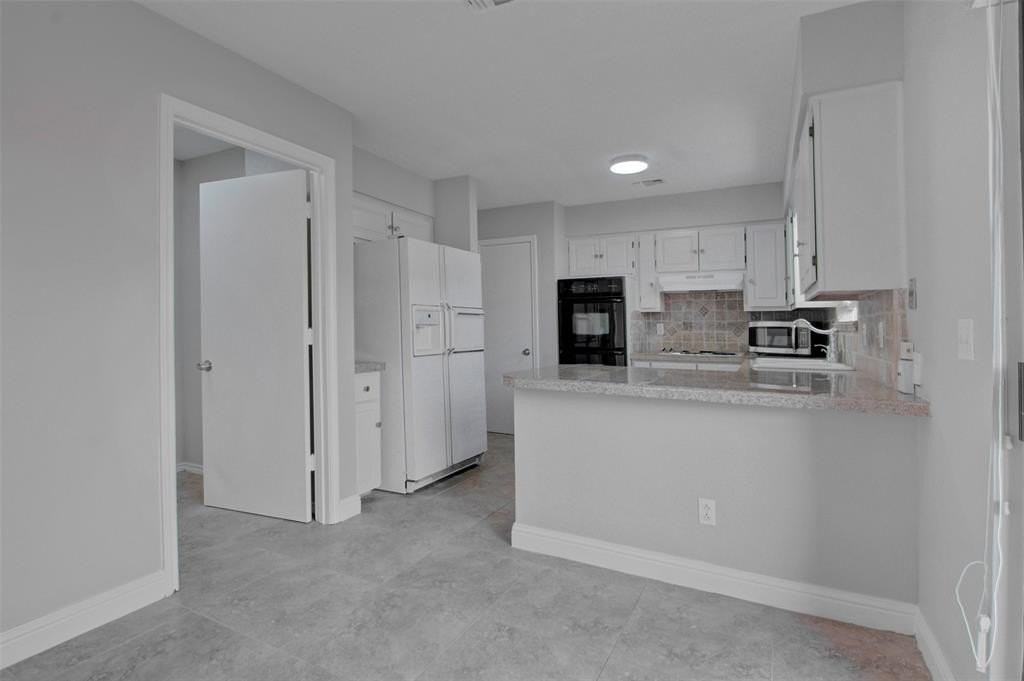 14822 Sopras Cir - Photo 6 of 33