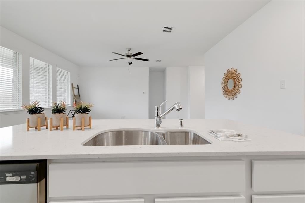 3025 Riddler Way - Photo 5 of 30